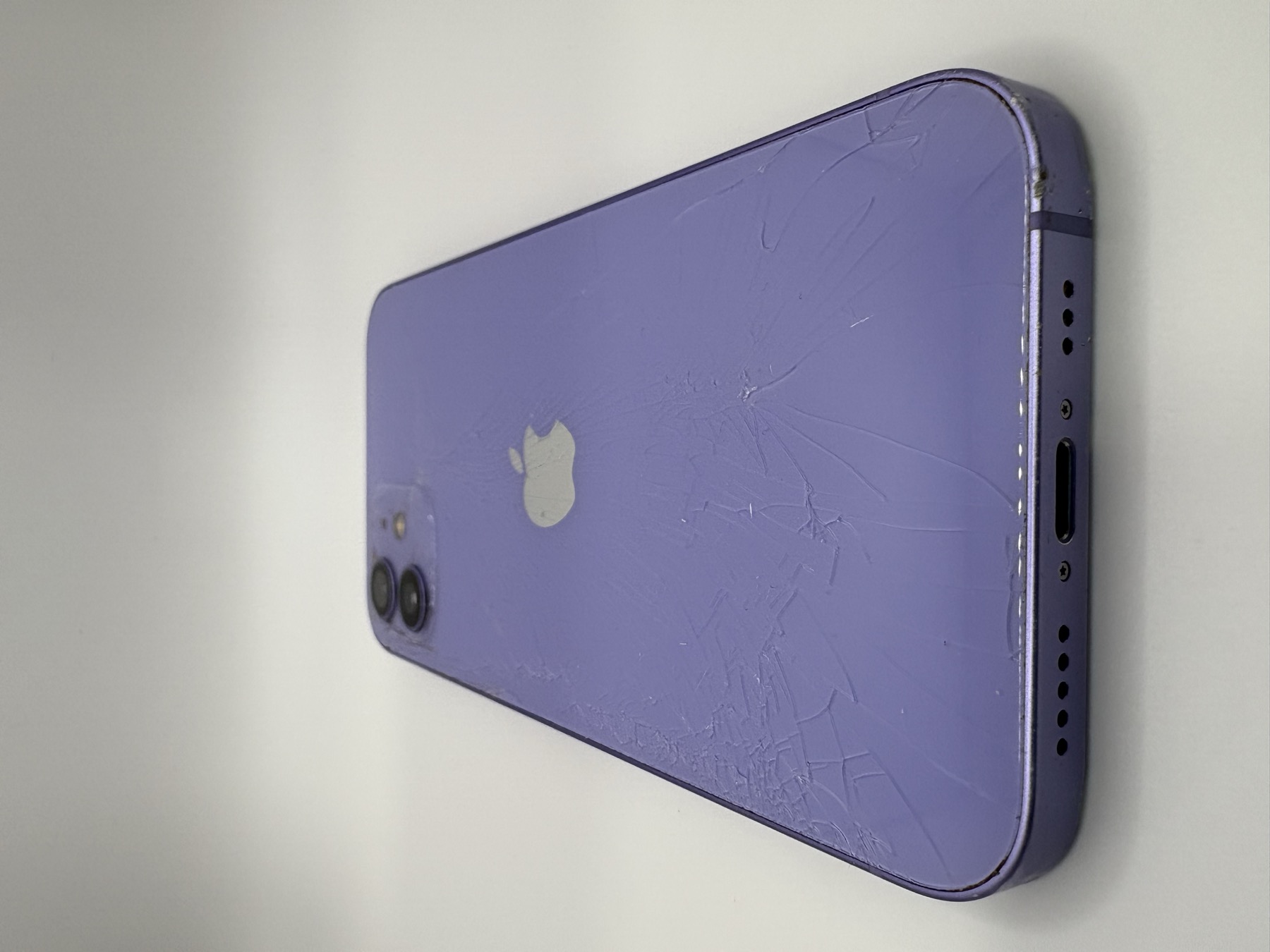 Unacceptable device — detail view of damage